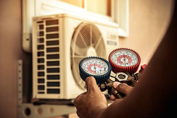 Professional Hvac technician working in Angleton, TX